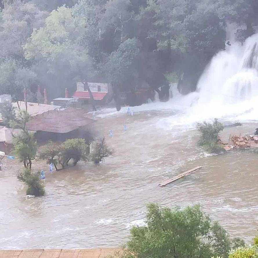 FOTO Nevjerojatni prizori! Zbog nevremena Ljubuški pod vodom
