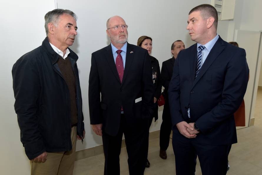 Robert Kohorst i Milorad pupovac otvorili u Srbu Spomen dom boraca NOB-a