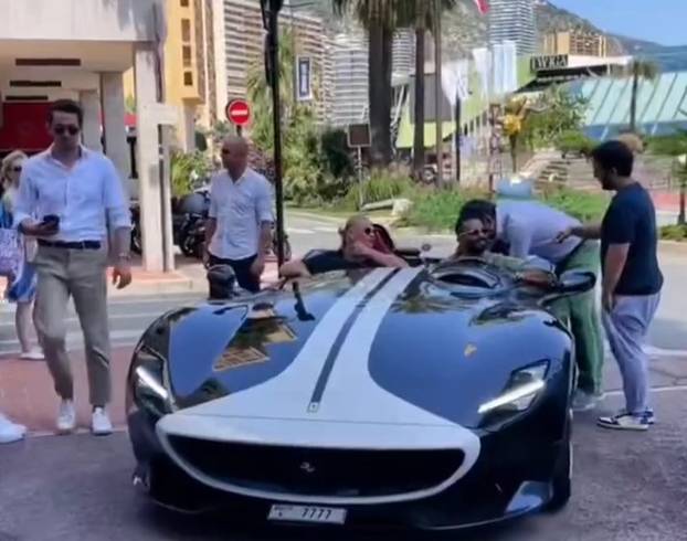 FOTO Mijenja ime na dresu, ali i aute, kao čarape! Pogledajte impresivnu Haalandovu garažu