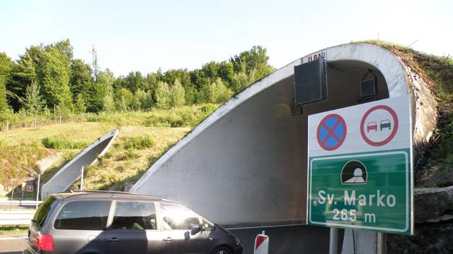 Više vozila sudarilo se u tunelu Sveti Marko na A1. Kolona duga čak 8 kilometara prema moru
