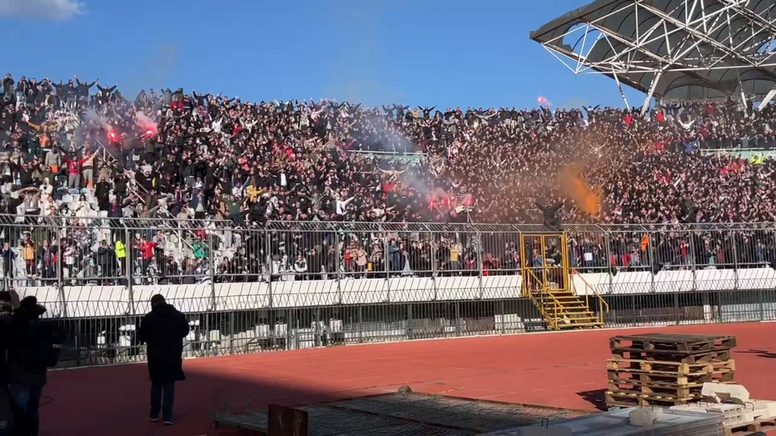 Tisuće su dočekale hajdukovce! Junior mahao bakljom, Torcida skandirala dvojici junaka 'bilih'