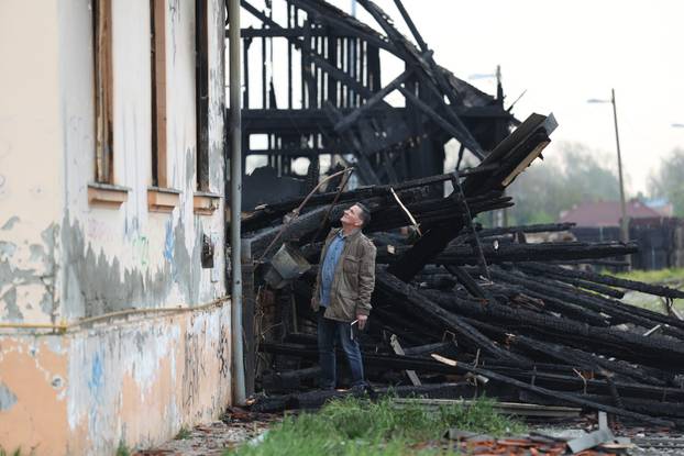 Osijek: Očevid jučerašnjeg požara na barakama uz prugu