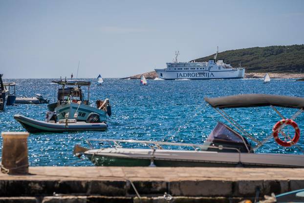 Sunčan dan na Hvaru 