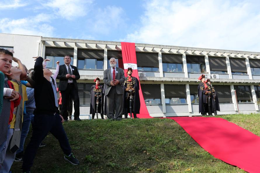 Duga čak 100 metara: Naša je kravata najveća u županiji...