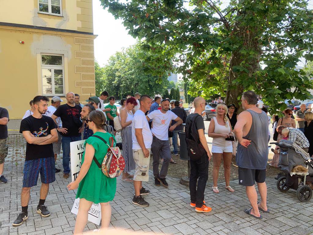 FOTO U Zagrebu prosvjed za Marka Franciškovića: Dijele majice s prvim bijelim poljem