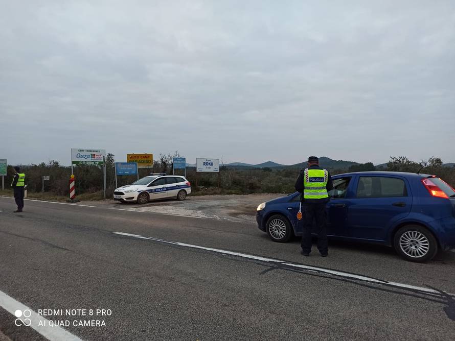 Policija kontrolira propusnice na punktovima: 'Građani su dosad predali čak 96.000 zahtjeva'
