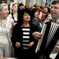 VIDEO Rasplesana atmosfera: Višnja Pevec i ambasadorica Srbije pjevale i zaplesale kolo