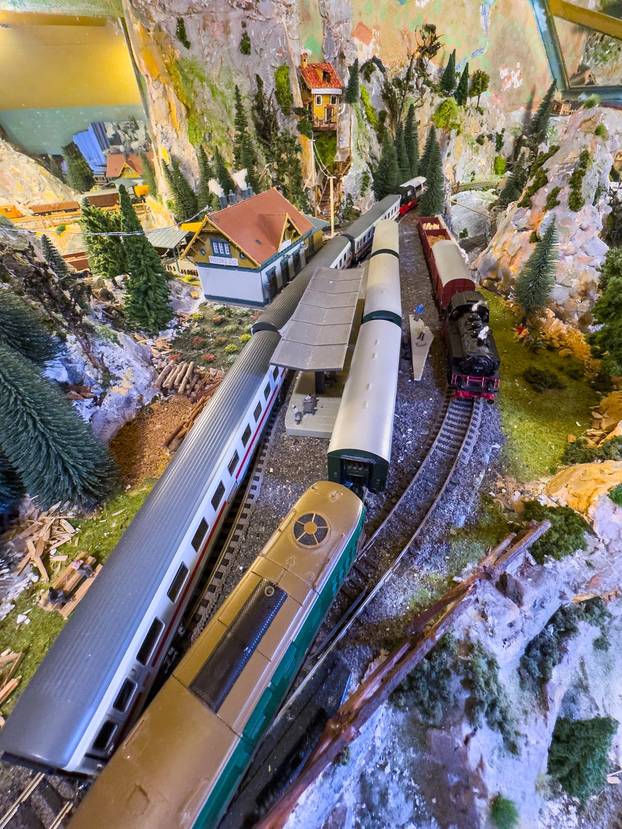 Oživio željeznicu koja je povezivala Konavle s Bečom: Pero je bajkovitu maketu gradio 12 godina