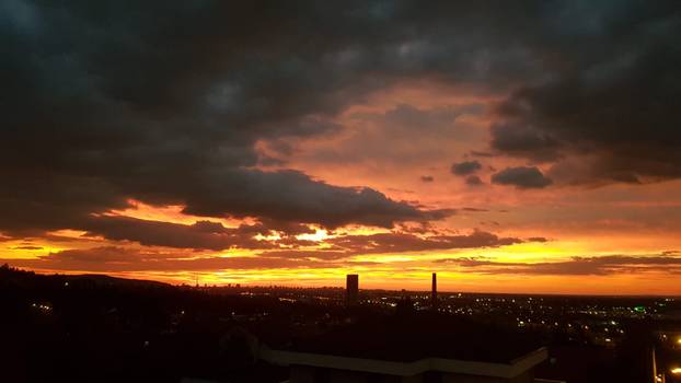 Mnoge Zagrepčane probudile su prekrasne boje neba: Društvene mreže prepune su fotografija