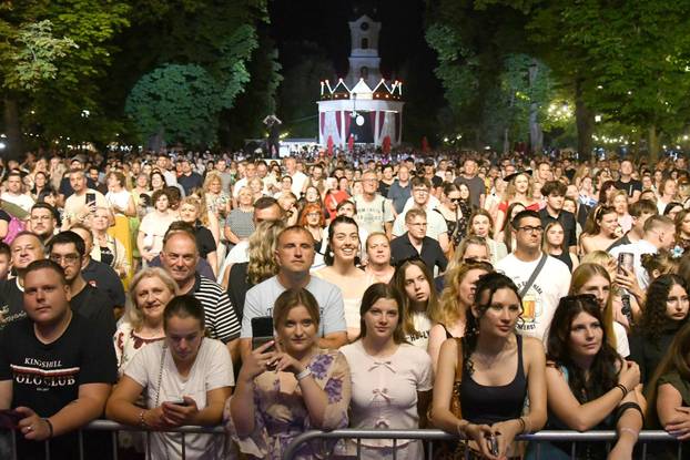 Bjelovar: Petar Grašo prve je večeri bio prva estradna zvijezda na Terezijani