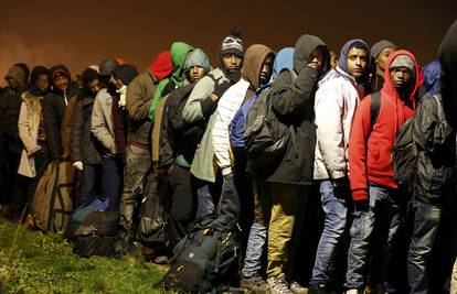 Razmještanje: Više od 2300 migranata napustilo je Calais