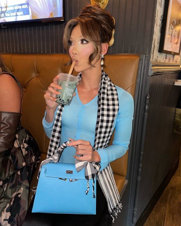 Transformacije ove zanosne ljepotice prate milijuni: Ispod maske se zapravo krije mladić!