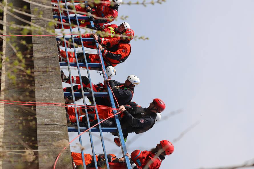 HGSS provodi obuku kineskih spašavatelja u Hrvatskoj u području spašavanja na vodama i poplavama