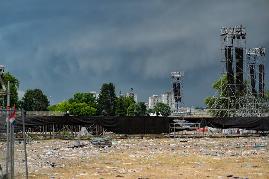 Zagreb: Demontaža pozornice na zagrebačkom Hipodromu