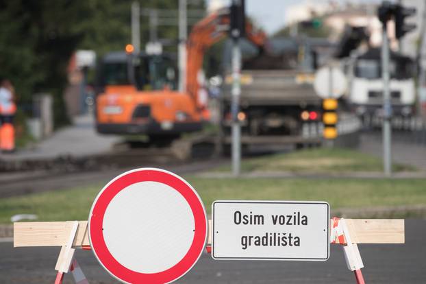 Zagreb: ZapoÄeli radovi na sanaciji kolnika u Ulici grada Vukovara, od Savske do Ozaljske