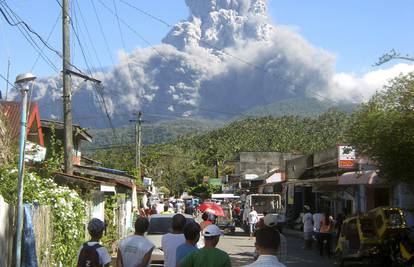 Filipini: Tisuće ljudi pobjegle u strahu od erupcije vulkana