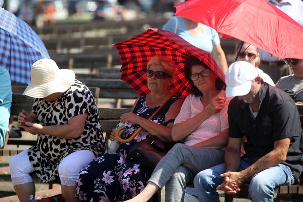 Visoke temperature nisu zaustavile vjernike da za blagdan Velike Gospe do?u u Mariju Bistricu