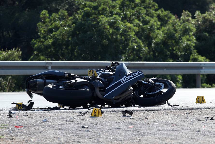 U prometnoj nereći kod Brodarice teško stradao motociklist