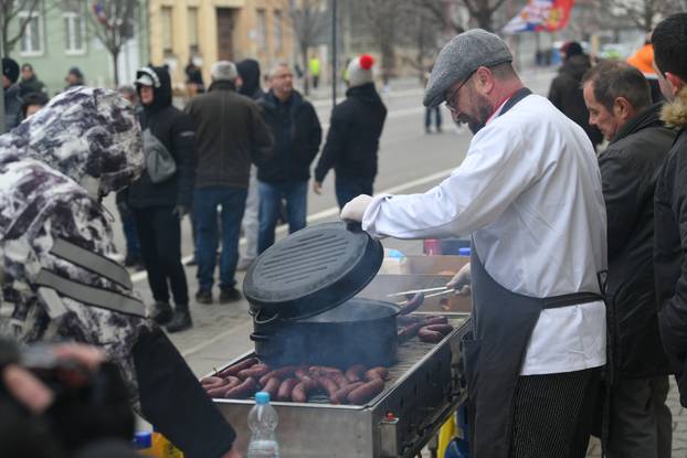 FOTO Ljuti studenti na prosvjedu u Srbiji: 'Svakog se trenutka očekuje da će pasti...'