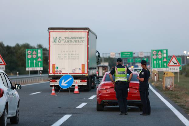 Županja: Policajka službenim motocikom pregazila pješaka