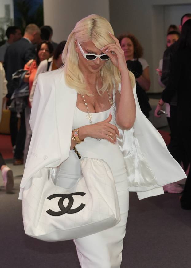 Beograd: Jelena Karleuša na  konferenciji "Nijedna majka nije sama"
