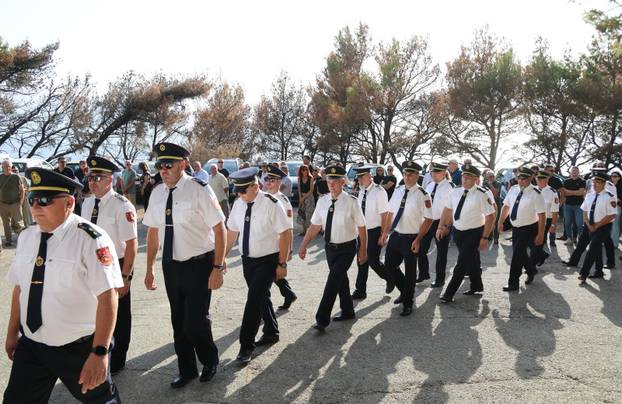 Omiš: Sprovod bivšeg vatrogasnog zapovjednika Drage Lelasa