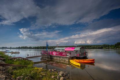 Vukovar: Električni turistički brod Magenta na rijeci Dunav