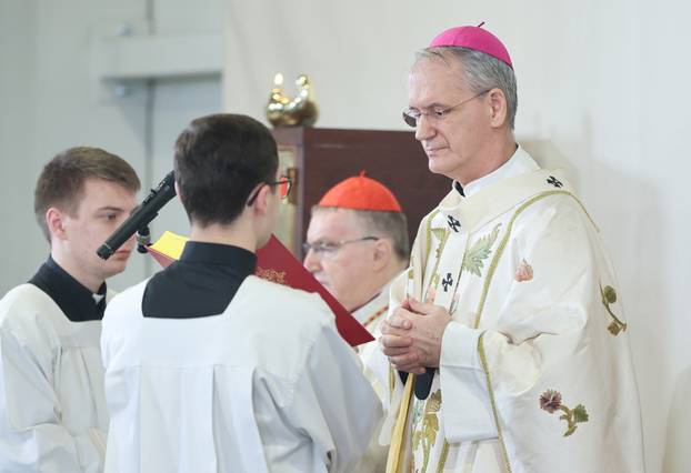 Zagreb: Svetu misu u povodu Uskrsa predvodio je mons. Drazen Kutleša, zagrebački nadbiskup i metropolit