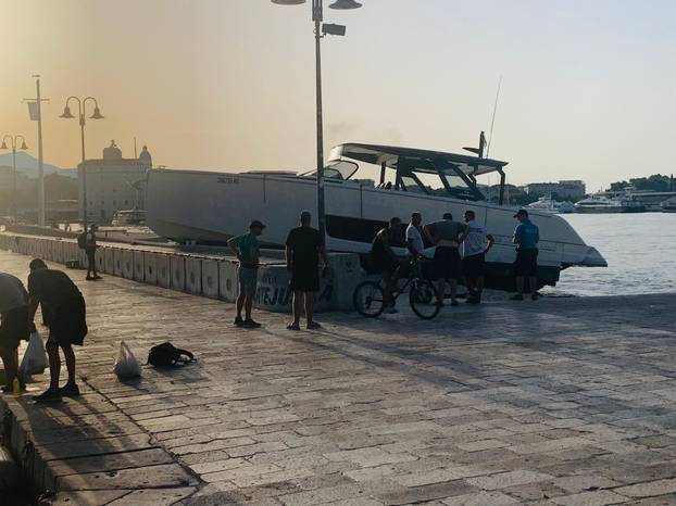 FOTO Punom brzinom udario u obalu?! Brod se nasukao u luci u Splitu: 'Buka je izazvala paniku'