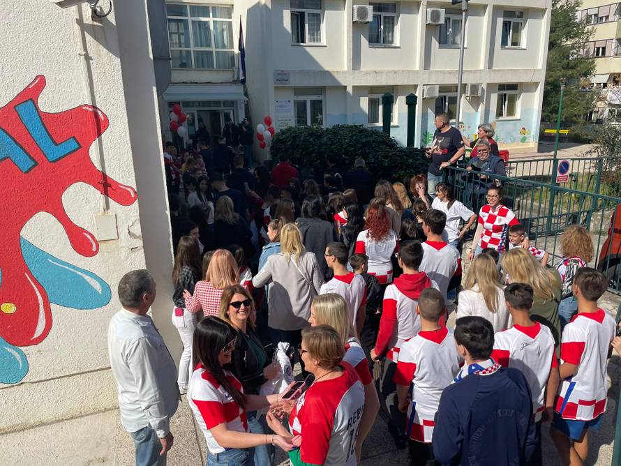 'Vatreni' razveselili 150 djece iz doma Maestral: Već je mjesec dana euforija, idemo i na Poljud