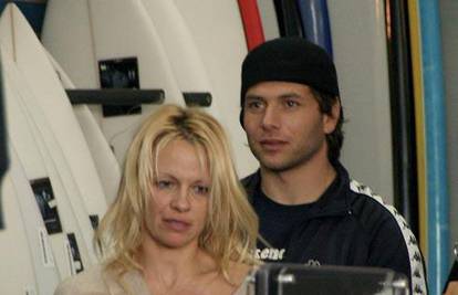 Pamela Anderson se u dva dana "razvela" i pomirila