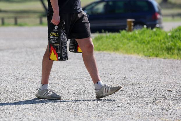 Zagreb: Građani i na Bundeku uz roštilj slave praznik rada 