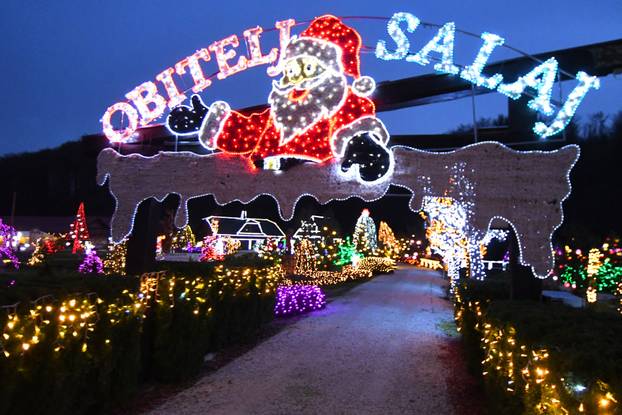 Magično Božićno blagdansko imanje obitelji Salaj zabljesnulo je u punom sajaju