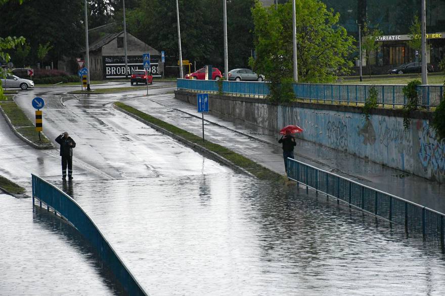 Oluja jučer pogodila dio Hrvatske, Sl. Brod potopljen...