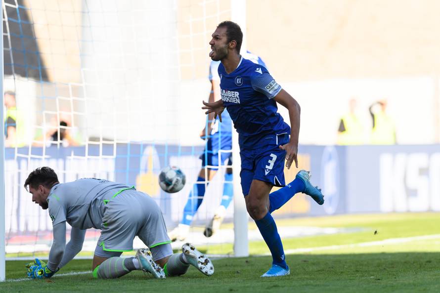 Bizaran crveni: Slučajno opalio protivnika šakom u međunožje