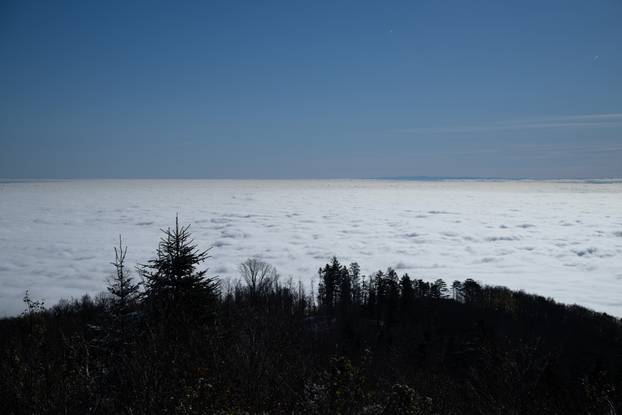 Zagreb: Snijeg zabijelio Medvednicu