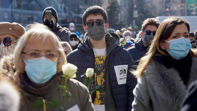 Beograd: Prosvjed zbog velikog broja preminulih zdravstvenih radnika za vrijeme pandemije