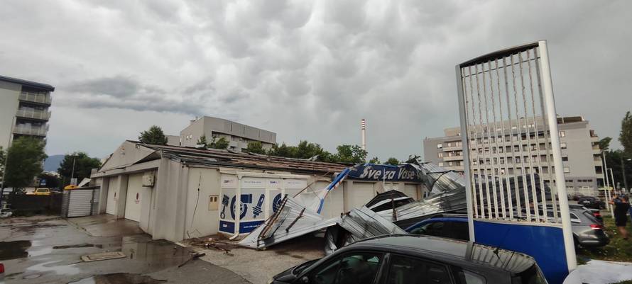 POGLEDAJTE SNIMKU: Vjetar u Zagrebu srušio mega dizalicu!