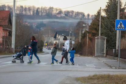 'Ova cesta je ruski rulet! Zar treba čekati da dijete strada?!'