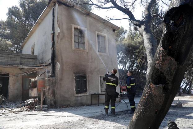 24sata Omiš: Požarom oštećena kuća u kojoj je sniman film "Trešete"