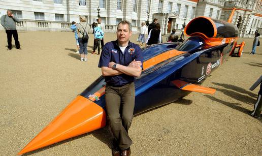 Brži je od metka: Bloodhound SSC juri čak 1609 km na sat