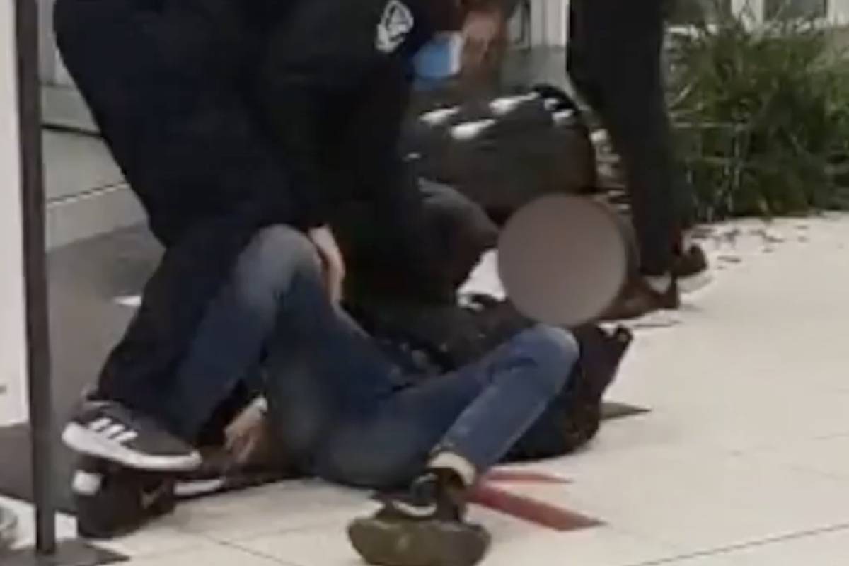 VIDEO Krađa u Arena centru: Ovako su zaštitari ulovili lopova