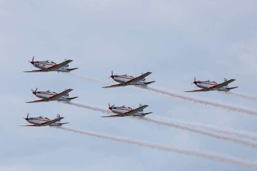 Zagreb: Prelet helikoptera i zrakoplova  tijekom svečanog obilježavanja 30. obljetnice VRO Oluja