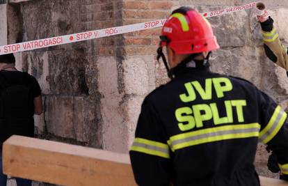 Gori ilegalni deponij u Splitu, u pomoć došlo specijalno vozilo