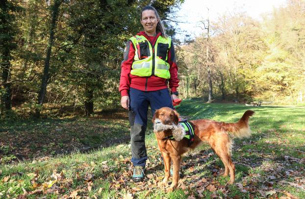 Zagreb: Mateja Tuščić  i njen pas Runa, članovi HGSS-a