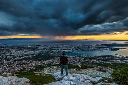 FOTO Sve boje spektra sinoć su 'eksplodirale' iznad Splita...