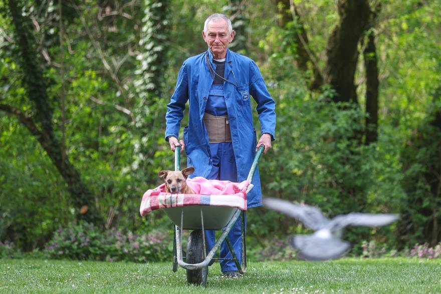 Ivica Peni&cacute; i pas Bobi