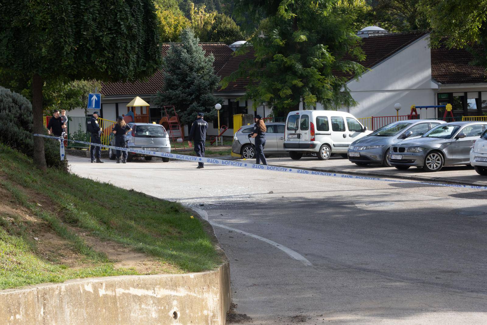 Sinj: Autobus uletio u dvorište dječjeg vrtića