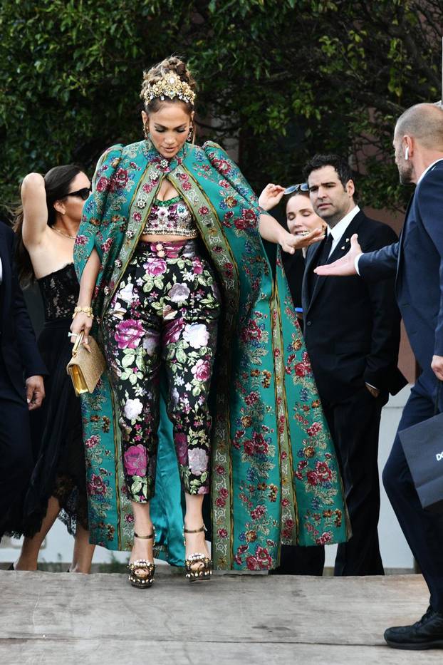 Venice, Dolce & Gabbana event - Jennifer Lopez leaves the Hotel San Clemente and arrives at the fashion show in Piazza San Marco