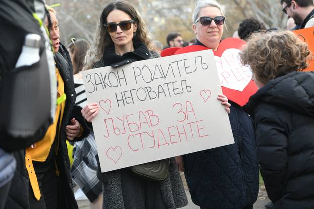 FOTO Krenuo je veliki studentski marš od Beograda do Novog Sada: 'Stići ćemo tamo još jači'